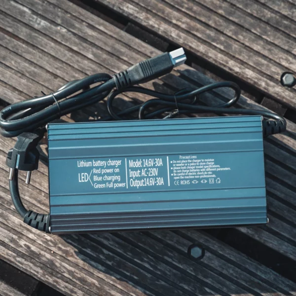 Oplader 12V 30A voor 105Ah,210Ah &280Ah Voltacase outdoorcase